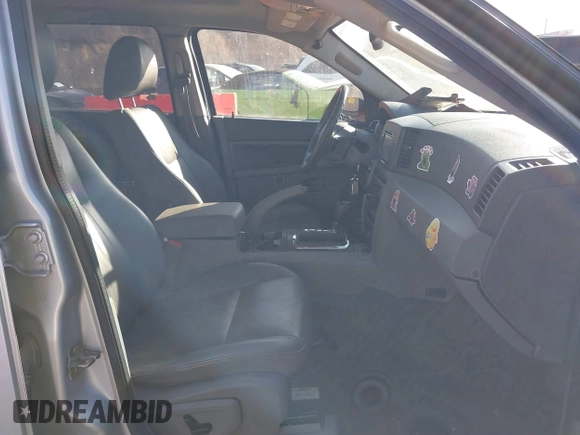 2005 Jeep Grand Cherokee Laredo z VIN 1J4GR48K85C587842, wystawiony jako IAAI lot #41454939 z przebiegiem 108 184 mil mil oraz . Historia ofert i sprzedaży dostępna na DreamBid. Obrazek 5.