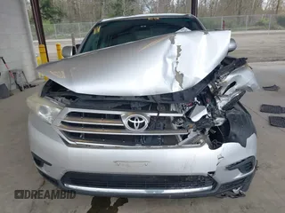 2013 Toyota Highlander with VIN 5TDZA3EH0DS043082, listed as a IAAI auction lot 41943547 with Not Provided miles and . Bid and sale history available at DreamBid. Image 6.
