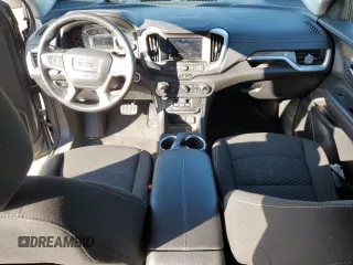 2021 GMC Terrain SLE z VIN 3GKALTEV4ML367207, wystawiony jako Copart lot #49842875 z przebiegiem 33 376 mil mil oraz Czysty tytuł • Clean title. Historia ofert i sprzedaży dostępna na DreamBid. Obrazek 8.