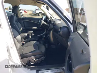 2016 MINI Countryman S z VIN WMWZC5C57GWU00192, wystawiony jako IAAI lot #42345660 z przebiegiem 57 683 mil mil oraz . Historia ofert i sprzedaży dostępna na DreamBid. Obrazek 5.