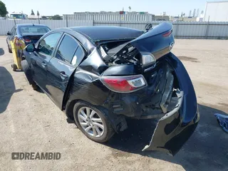 2012 Mazda 3 i Touring z VIN JM1BL1V84C1608512, wystawiony jako IAAI lot #42441391 z przebiegiem 167 292 mil mil oraz . Historia ofert i sprzedaży dostępna na DreamBid. Obrazek 3.