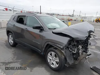 2022 Jeep Compass Latitude z VIN 3C4NJDBB2NT176163, wystawiony jako IAAI lot #42042396 z przebiegiem 174 025 mil mil oraz . Historia ofert i sprzedaży dostępna na DreamBid. Obrazek 1.