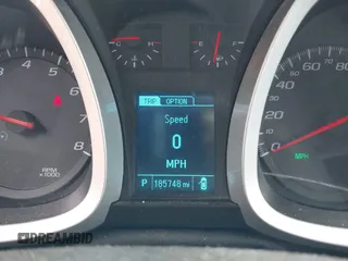 2013 Chevrolet Equinox LS z VIN 2GNALBEK0D6317265, wystawiony jako IAAI lot #42188843 z przebiegiem 185 748 mil mil oraz . Historia ofert i sprzedaży dostępna na DreamBid. Obrazek 7.