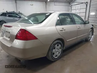 2007 Honda Accord LX with VIN 1HGCM564378064001, listed as a IAAI auction lot 42426510 with 86,574 mi miles and . Bid and sale history available at DreamBid. Image 4.