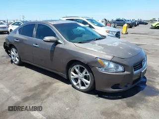 2012 Nissan Maxima SV z VIN 1N4AA5AP6CC832140, wystawiony jako IAAI lot #42509966 z przebiegiem 216 426 mil mil oraz . Historia ofert i sprzedaży dostępna na DreamBid. Obrazek 1.