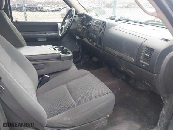 2007 Chevrolet Silverado 1500 LT w/1LT with VIN 1GCEC19J37Z506569, listed as a IAAI auction lot 41471252 with 258,178 mi miles. Bid and sale history available at carsss.com. Image 5.