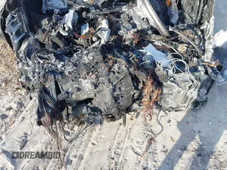 2022 Tesla Model S Plaid z VIN 5YJSA1E64NF477659, wystawiony jako IAAI lot #42358072 z przebiegiem Nie podano mil oraz . Historia ofert i sprzedaży dostępna na DreamBid. Obrazek 10.