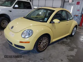 2007 Volkswagen New Beetle Coupe with VIN 3VWRW31C77M518367, listed as a IAAI auction lot 41488953 with 202,950 mi miles. Bid and sale history available at carsss.com. Image 2.