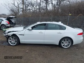 2016 Jaguar XF 35t Prestige with VIN SAJBK4BV9GCY11955, listed as a IAAI auction lot 41640739 with 83,047 mi miles. Bid and sale history available at carsss.com. Image 14.