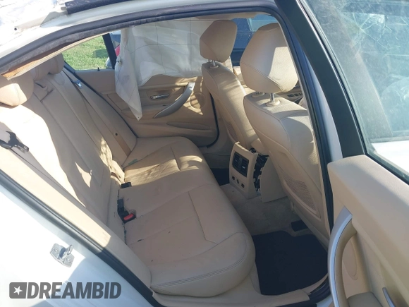2013 BMW 3 Series 328i xDrive z VIN WBA3B5G5XDNS00928, wystawiony jako IAAI lot #41995015 z przebiegiem 89 076 mil mil oraz . Historia ofert i sprzedaży dostępna na DreamBid. Obrazek 8.