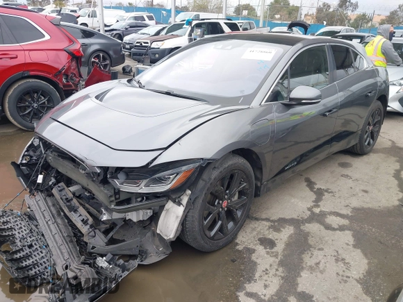 2020 Jaguar I-Pace SE with VIN SADHC2S13L1F79454, listed as a IAAI auction lot 41728860 with 32,035 mi miles and . Bid and sale history available at DreamBid. Image 20.
