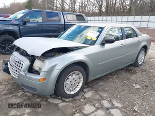 2005 Chrysler 300 with VIN 2C3JA43R05H137403, listed as a IAAI auction lot 41399519 with 135,044 mi miles. Bid and sale history available at carsss.com. Image 2.