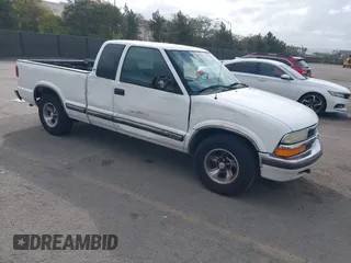2000 Chevrolet S-10 LS with VIN 1GCCS19W7Y8289167, listed as a IAAI auction lot 41537625 with 224,481 mi miles. Bid and sale history available at carsss.com. Image 1.