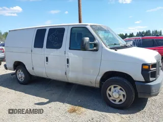 2013 Ford Econoline Cargo Commercial z VIN 1FTNE1EW8DDB05975, wystawiony jako IAAI lot #42522747 z przebiegiem 85 838 mil mil oraz . Historia ofert i sprzedaży dostępna na DreamBid. Obrazek 13.
