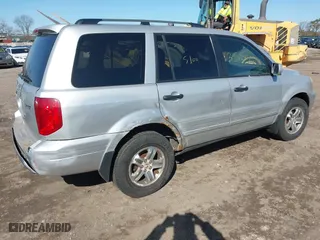 2004 Honda Pilot EX with VIN 2HKYF18524H576155, listed as a IAAI auction lot 41831888 with 999,999 mi miles. Bid and sale history available at carsss.com. Image 4.