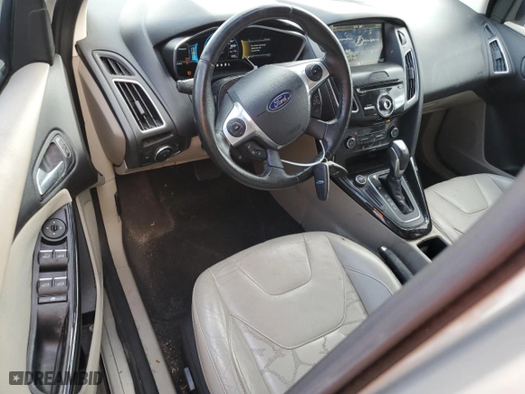 2015 Ford Focus Electric with VIN 1FADP3R45FL227962, listed as a Copart auction lot 43755825 with NaN miles and Clean Title. Bid and sale history available at carsss.com. Image 8.