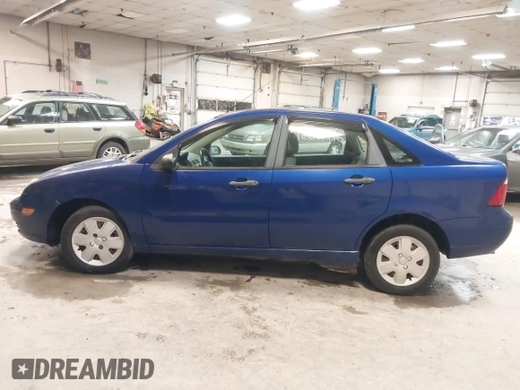 2006 Ford Focus S z VIN 1FAFP34N66W232191, wystawiony jako IAAI lot #42319916 z przebiegiem 51 438 mil mil oraz . Historia ofert i sprzedaży dostępna na DreamBid. Obrazek 12.