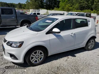 2020 Chevrolet Sonic LT z VIN 1G1JG6SB1L4123278, wystawiony jako Copart lot #52739725 z przebiegiem 58 567 mil mil oraz Szkody całkowita. Historia ofert i sprzedaży dostępna na DreamBid. Obrazek 1.