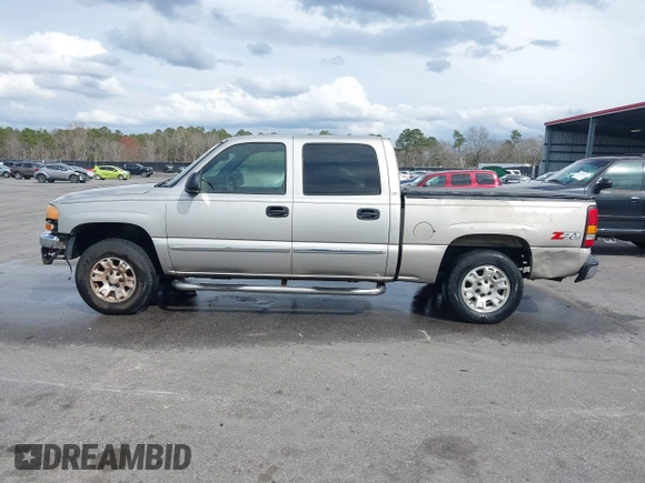 2005 GMC Sierra 1500 SLT z VIN 2GTEK13T351363383, wystawiony jako IAAI lot #41703776 z przebiegiem 142 722 mil mil oraz . Historia ofert i sprzedaży dostępna na DreamBid. Obrazek 14.