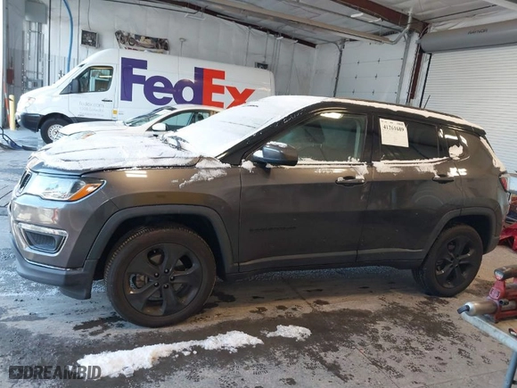 2019 Jeep Compass Latitude with VIN 3C4NJDBB0KT786610, listed as a IAAI auction lot 41261689 with 70,511 mi miles. Bid and sale history available at carsss.com. Image 14.