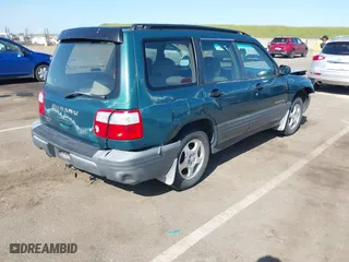 2001 Subaru Forester L with VIN JF1SF63561G719978, listed as a IAAI auction lot 41993814 with 208,781 mi miles. Bid and sale history available at carsss.com. Image 4.
