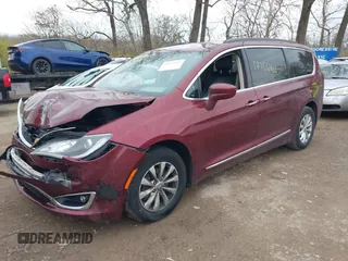 2017 Chrysler Pacifica Touring L z VIN 2C4RC1BG2HR535119, wystawiony jako IAAI lot #40891044 z przebiegiem 172 664 mil mil oraz . Historia ofert i sprzedaży dostępna na DreamBid. Obrazek 2.