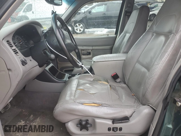 2000 Ford Explorer XLT z VIN 1FMDU83PXYZB03135, wystawiony jako Copart lot #45352705 z przebiegiem 228 604 mil mil oraz Szkoda całkowita • Salvage title. Historia ofert i sprzedaży dostępna na DreamBid. Obrazek 7.