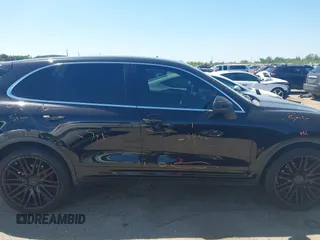 2014 Porsche Cayenne Turbo S E-Hybrid z VIN WP1AA2A24ELA07504, wystawiony jako IAAI lot #41967592 z przebiegiem 114 308 mil mil oraz . Historia ofert i sprzedaży dostępna na DreamBid. Obrazek 13.