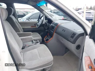 2005 Kia Sedona LX with VIN KNDUP132X56742698, listed as a IAAI auction lot 41637967 with 118,346 mi miles. Bid and sale history available at carsss.com. Image 5.