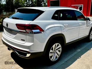 2021 Volkswagen Atlas SE with VIN 1V2KE2CA2MC222522, listed as a Copart auction lot 51698255 with 68,204 mi miles and Clean title. Bid and sale history available at DreamBid. Image 4.