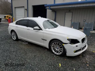 2013 BMW 7 Series 750i xDrive z VIN WBAYB6C56DD223727, wystawiony jako Copart lot #45298235 z przebiegiem 113 635 mil mil oraz Szkoda całkowita • Salvage title. Historia ofert i sprzedaży dostępna na DreamBid. Obrazek 4.
