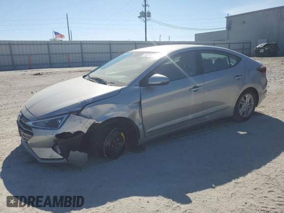 2020 Hyundai Elantra SEL z VIN 5NPD84LFXLH586828, wystawiony jako Copart lot #50519325 z przebiegiem Nie podano mil oraz Szkoda całkowita • Salvage title. Historia ofert i sprzedaży dostępna na DreamBid. Obrazek 1.