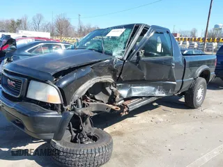 2000 GMC Sonoma SLS w/1SJ Pkg with VIN 1GTCT19W5Y8181305, listed as a IAAI auction lot 41694074 with 243,564 mi miles. Bid and sale history available at carsss.com. Image 6.