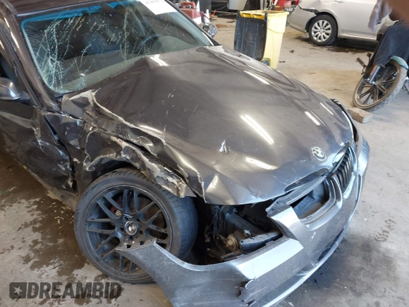 2006 BMW 3 Series 325i z VIN WBAVB13526PT07955, wystawiony jako IAAI lot #42401872 z przebiegiem Nie podano mil oraz . Historia ofert i sprzedaży dostępna na DreamBid. Obrazek 6.