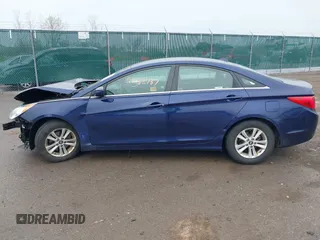 2013 Hyundai Sonata GLS z VIN 5NPEB4AC7DH712823, wystawiony jako IAAI lot #42132737 z przebiegiem 108 993 mil mil oraz . Historia ofert i sprzedaży dostępna na DreamBid. Obrazek 14.