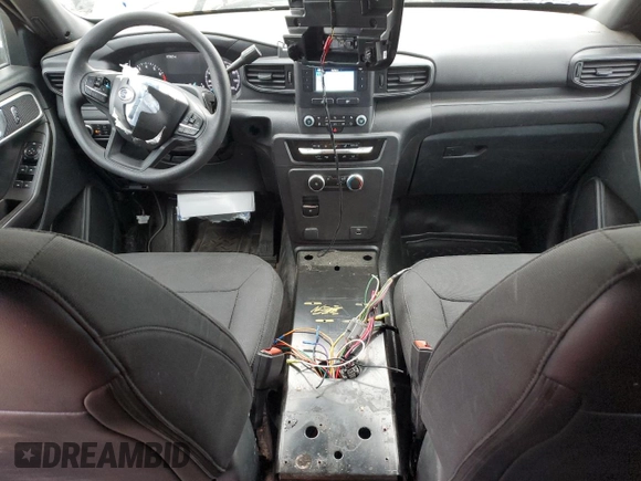 2024 Ford Police Interceptor Utility z VIN 1FM5K8AB2RGA27330, wystawiony jako Copart lot #54846175 z przebiegiem 17 338 mil mil oraz Szkoda całkowita • Salvage title. Historia ofert i sprzedaży dostępna na DreamBid. Obrazek 8.