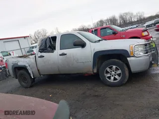 2007 Chevrolet Silverado 1500 LS with VIN 2GCEK13C071562250, listed as a IAAI auction lot 41093124 with 210,192 mi miles. Bid and sale history available at carsss.com. Image 13.