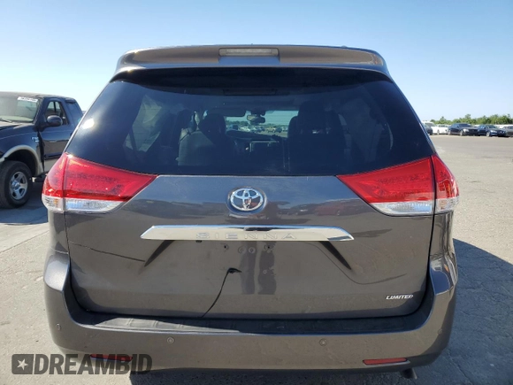 2014 Toyota Sienna XLE z VIN 5TDYK3DC7ES452163, wystawiony jako Copart lot #57534605 z przebiegiem 174 794 mil mil oraz Szkoda całkowita • Salvage title. Historia ofert i sprzedaży dostępna na DreamBid. Obrazek 6.