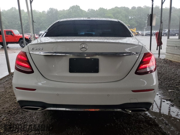 2017 Mercedes-Benz E 300 Luxury with VIN WDDZF4JBXHA108666, listed as a Copart auction lot 60083615 with 84,705 mi miles and Salvage title. Bid and sale history available at DreamBid. Image 6.