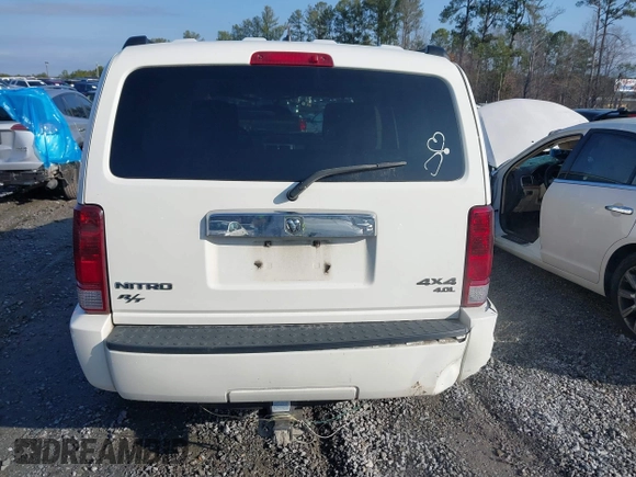 2007 Dodge Nitro R/T with VIN 1D8GU58647W656977, listed as a IAAI auction lot 41508811 with 286,570 mi miles. Bid and sale history available at carsss.com. Image 16.
