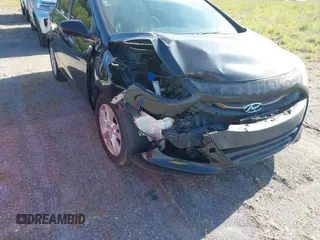 2013 Hyundai Elantra с VIN KMHD35LE7DU031754, выставлен на аукционе IAAI как лот 41004237 с пробегом 101 743 миль миль и . История ставок и продаж доступна на DreamBid. Изображение 6.