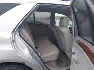 2007 Mercedes-Benz M 320 CDI z VIN 4JGBB22E17A211845, wystawiony jako IAAI lot #41484363 z przebiegiem 170 170 mil mil oraz . Historia ofert i sprzedaży dostępna na DreamBid. Obrazek 8.