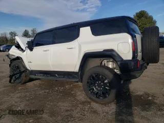2025 GMC Hummer EV 2X with VIN 1GKB0NDE5SU102096, listed as a Copart auction lot 47083615 with 8,713 mi miles and Salvage Title. Bid and sale history available at carsss.com. Image 2.