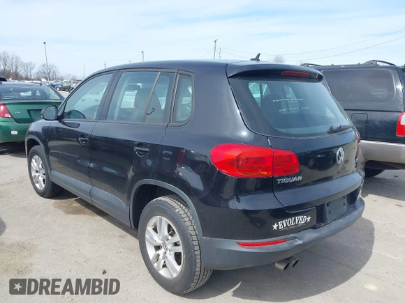 2012 Volkswagen Tiguan SE with VIN WVGAV7AXXCW526403, listed as a IAAI auction lot 41852974 with 125,376 mi miles and . Bid and sale history available at DreamBid. Image 3.