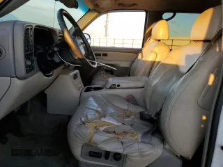 2002 GMC Yukon SLE with VIN 1GKEK13T12R143778, listed as a Copart auction lot 81387104 with 213,129 mi miles and Salvage Title. Bid and sale history available at carsss.com. Image 7.