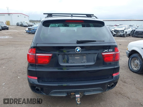 2012 BMW X5 35d z VIN 5UXZW0C55CL674191, wystawiony jako IAAI lot #41906713 z przebiegiem 143 687 mil mil oraz . Historia ofert i sprzedaży dostępna na DreamBid. Obrazek 17.