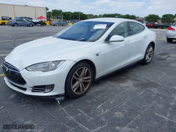 2013 Tesla Model S with VIN 5YJSA1CN2DFP17316, listed as a IAAI auction lot 42092751 with 1 mi miles. Bid and sale history available at carsss.com. Image 19.
