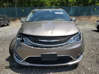 2017 Chrysler Pacifica Limited with VIN 2C4RC1GGXHR679820, listed as a Copart auction lot 60559165 with 68,425 mi miles and Salvage title. Bid and sale history available at DreamBid. Image 5.