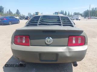 2007 Ford Mustang Deluxe with VIN 1ZVFT80N775256982, listed as a IAAI auction lot 42433794 with 123,787 mi miles and . Bid and sale history available at DreamBid. Image 17.