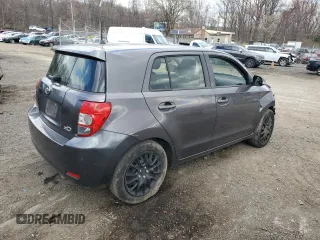 2013 Scion xD z VIN JTKKUPB47D1033754, wystawiony jako Copart lot #47550315 z przebiegiem 86 447 mil mil oraz Szkoda całkowita • Salvage title. Historia ofert i sprzedaży dostępna na DreamBid. Obrazek 3.